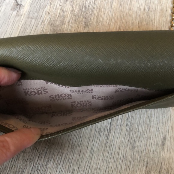 Beautiful Michael Kors Green Crossbody - Picture 11 of 12